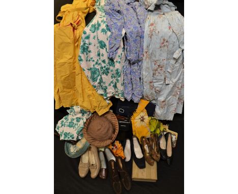 Textiles - a quantity of vintage clothing, handbags and shoes, including a 1940's cotton day dress; an alligator bag; a 1950'