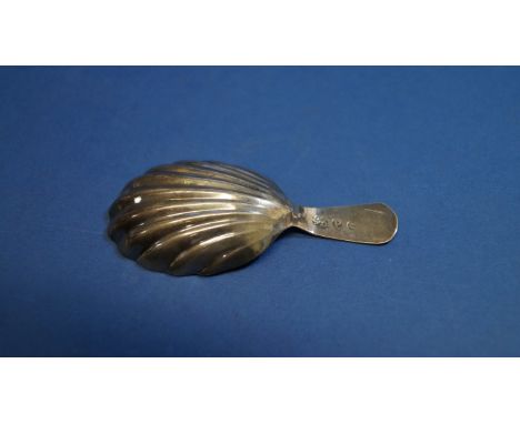 A George III silver caddy spoon, London 1790, having shell shaped bowl, 7cm. Condition Report: Minor denting to bowl, handle 