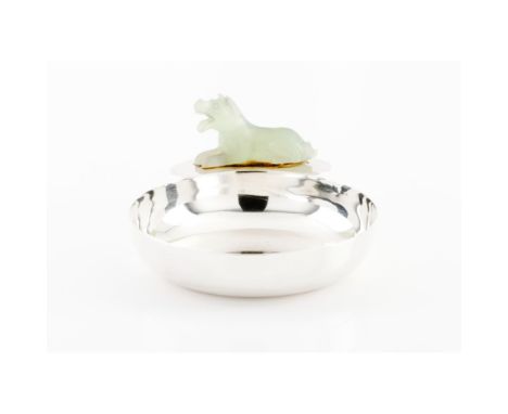 A bowlSilver 925/000Applied carved jade elementOporto hallmark (1985-2020), maker's mark José Martins de Oliveira e Costa (re