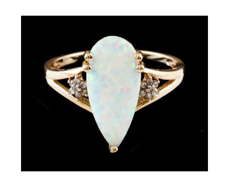 A ringGold 375/1000Set with one drop cut opal flanked by brilliant cut diamonds forming small flowerPost-2021 hallmarksMed. 2