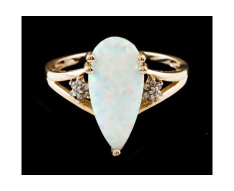 A ringGold 375/1000Set with one drop cut opal flanked by brilliant cut diamonds forming small flowerPost-2021 hallmarksMed. 2