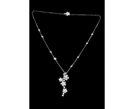 A VAN CLEEF &amp; ARPELS, FOLIE DES PRÉS model, necklaceGold 750/000Set with 44 drop cut diamonds totalling approximately 4,7