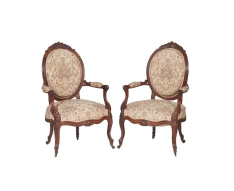 A pair of Louis XV/XVI style fauteuilsRosewoodFloral tapestry upholstered backs and seatsFrance, 19th century102x57x62 cm