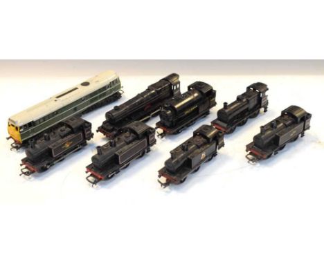 Quantity of 00 gauge Triang train set locomotives to include; R52 (4x), R151.R153, R.357, etc