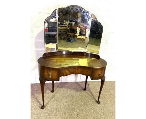 Assorted furniture, including two vintage chests of drawers, a veneered dressing table and a whatnot (4)