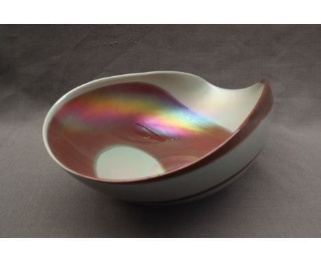 A Yalos Casa Murano Art glass Centrepiece Bowl in Opalescent reds, greys and golds, marked to the base "Yalos Casa Murano", a