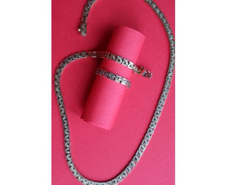 A 9ct yellow gold necklace with box links, 37.5cm long, and a ring made from spare links, size P, approximately 17 grams