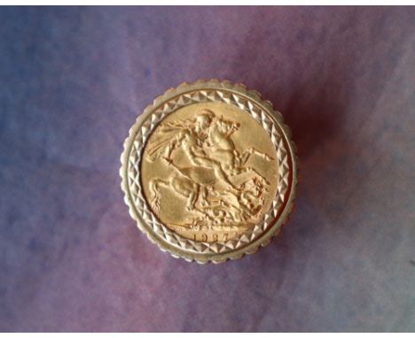 A George V gold Sovereign, dated 1927, South Africa mint in a 9ct gold ring mount, size P 1/2, approximately 16.5 grams