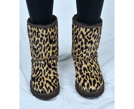 UGG ladies boots in leopard print pony-skin shearling lined. UK6 EU39. Fit true to size Part of a collection belonging to Han