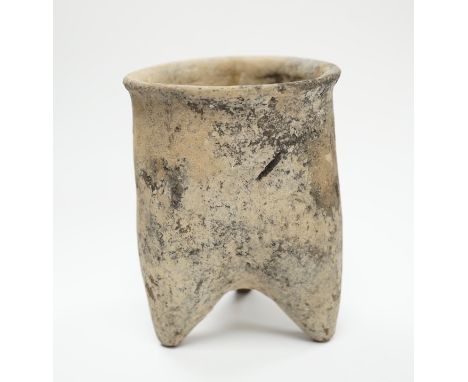 A Chinese neolithic pottery tripod vessel, 11.5cm tall