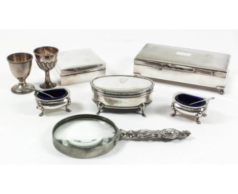 An Edward VII silver handled and white metal mounted magnifying glass, the handle cast with scroll and floral ornament, 7.75i