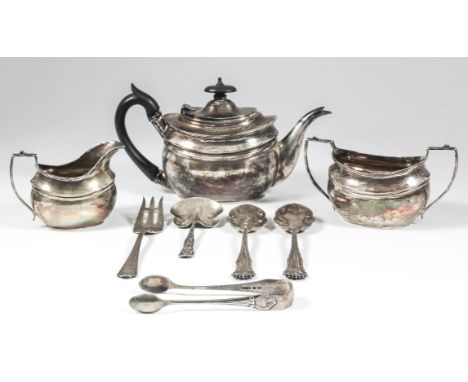 An Edward VII bachelors silver oval three-piece tea service with reeded rims and moulded bodies, comprising teapot with eboni