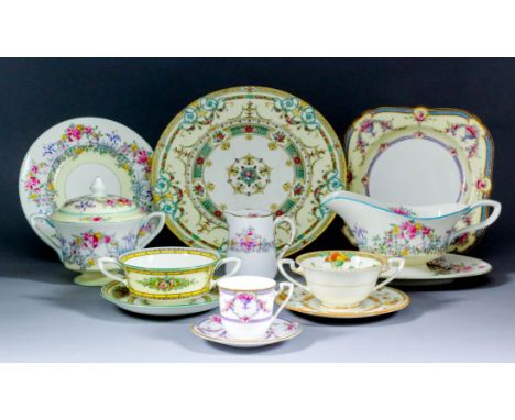 A collection of 20th Century Royal Worcester bone china tea, coffee and dinner wares, various (approximately 135 pieces)