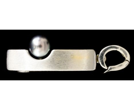 A modern 18ct white and yellow gold pendant of rectangular curved form, set with a cultured pearl, 14mm x 16mm (gross weight 