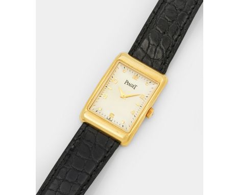 Armbanduhr von Piaget-"Mecanique" aus den 1990er JahrenGelbgold, gest. 750. Rechteckiges Uhrengehäuse, satiniertes Zifferblat