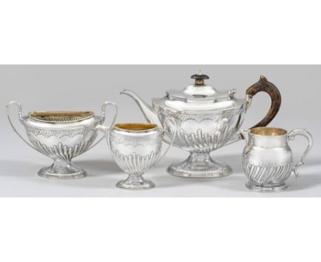 Viktorianisches Teeservice und ein George II-SahnegießerSterlingsilber. 4-tlg.; Teekanne, Sahnegießer, Zuckerschale sowie ein