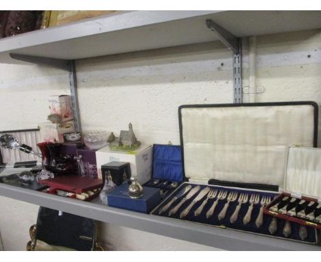 Boxed flatware and cutlery to include boxed white metal fish knives and forks, Caithness glass and other glassware, together 