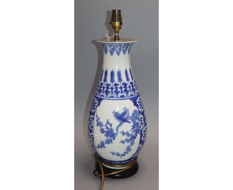 A modern Chinese blue and white lamp height 41cm excl. fittings