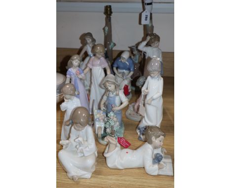 Two Nao figurative table lamps and ten other mixed Nao figures (12)