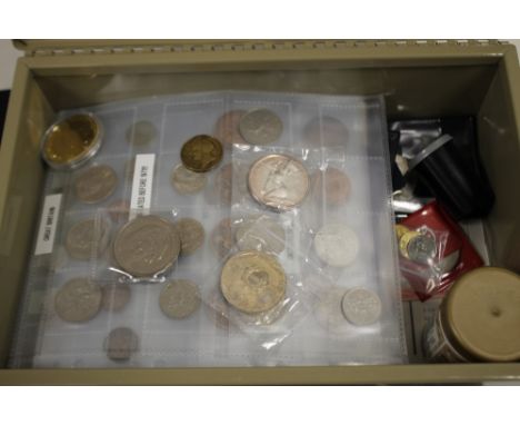 QUANTITY OF VINTAGE AND MODERN COINAGE - TO INCLUDE SILVER EXAMPLES 