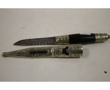 A VINTAGE SCANDINVA FISHING KNIFE 