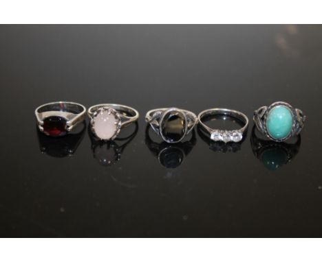 A COLLECTION OF 5 SILVER DRESS RINGS 