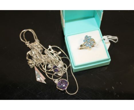A SELECTION OF SILVER JEWELLERY TO INCLUDE SWAROVSKI NECKLACE, SILVER RING ETC
