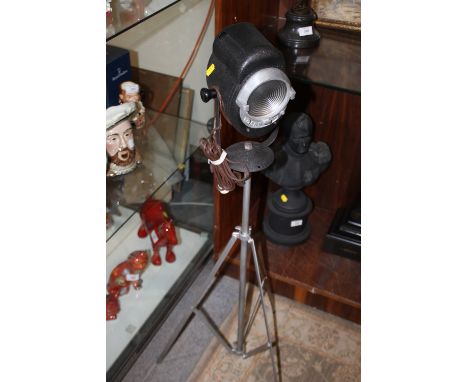 A RETRO 'CREMER' CINEMA STYLE SPOT LAMP ON AN ADJUSTABLE TRIPOD BASE