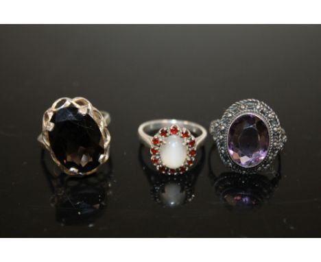 THREE VINTAGE GEM SET DRESS RINGS 