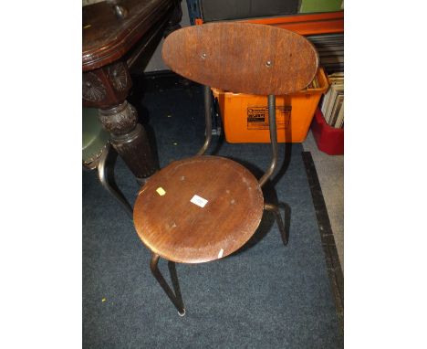 A SMALL VINTAGE CHAIR