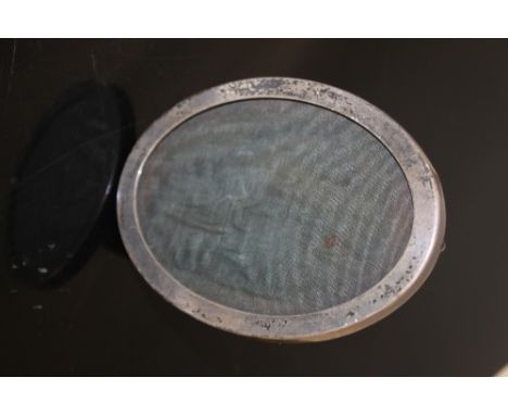 HALLMARKED SILVER OVAL PICTURE FRAME 