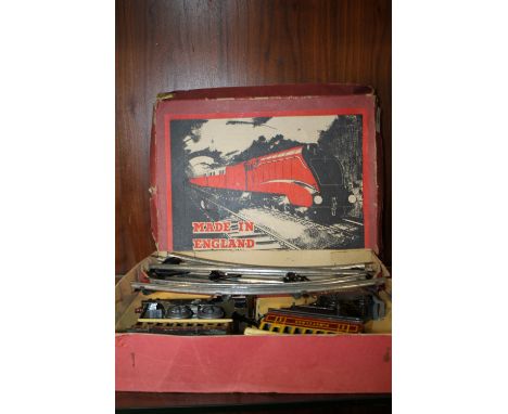 A VINTAGE TINPLATE TRAIN SET