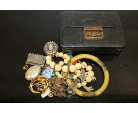 BAG OF ANTIQUE & VINTAGE JEWELLERY 