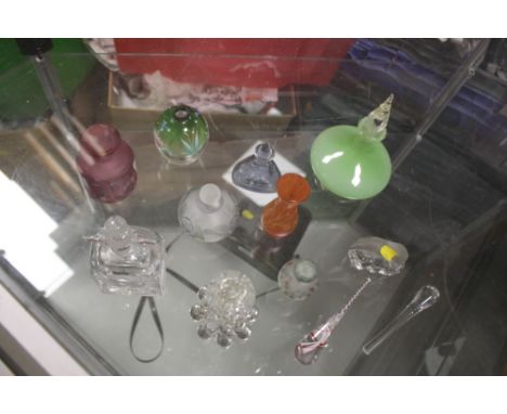 SELECTION OF VINTAGE GLASS SCENT BOTTLES ETC (12)