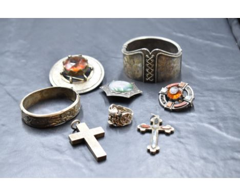 A small selection of vintage jewellery including Celtic agate set cross pendant, brooches, hinged bangle having Celtic bird d