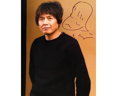 Yoshitomo NARA (Né en 1959), Attribué àPortrait de l’artistePhotographie argentique en couleur, signée et dédicacée25 x 20 cm