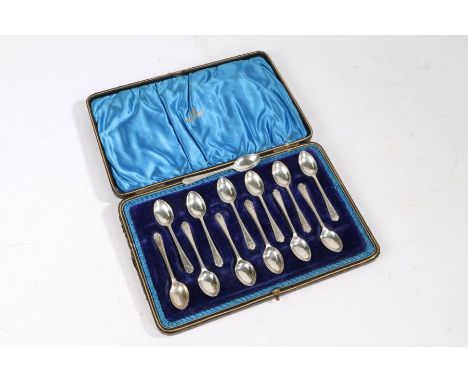 Thirteen George V silver teaspoons, Sheffield 1933, maker Walker &amp; Hall, with crossed golf club decorated terminals, hous