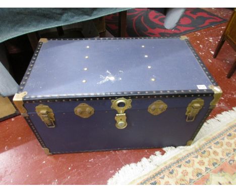 Large canvas travelling trunk with key