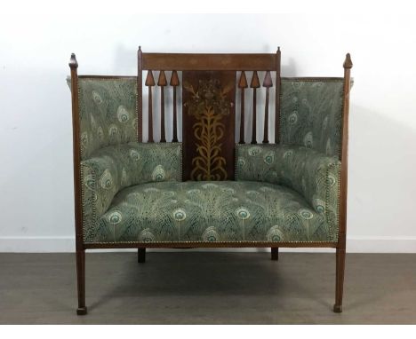 IN THE MANNER OF SHAPLAND & PETTER, ART NOUVEAU MAHOGANY DRAWING ROOM SETTEE, 1880-1900 the curved backrest crossbanded in wa