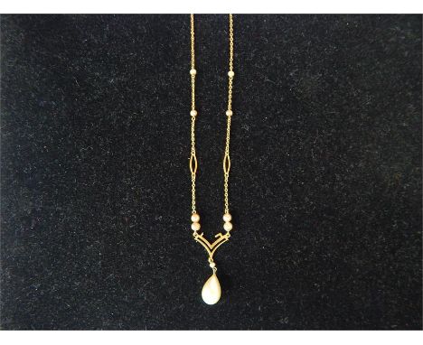 A vintage 9 ct yellow gold and faux pearl drop necklace, composed of a delicate 9 ct yellow gold linked chain, threaded with 