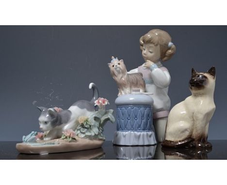 Lladro figure of a girl grooming of her dog, 19cms, boxed, a small Lladro model of a poodle, boxed, a Lladro model of a kitte