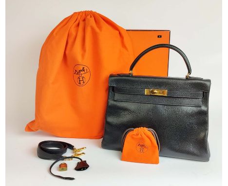 HERMÈS KELLY RETOURNE 32 VEAU TOGO, gold tone hardware, top handle, color matching leather lining, one zip pocket, one double