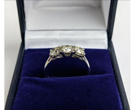 AN 18CT WHITE GOLD THREE STONE DIAMOND TRILOGY RING, the claw set round brilliant cut stones of approximately 0.40 carat weig