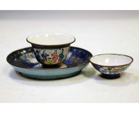 Chinese enamel tea bowl, cover and saucer, painted with panels of figures and landscapes, 6cm high overall