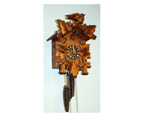 Mid 20th Century Black Forest cuckoo clock, 31cm high 