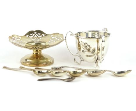 A collection of small silver and plate, to include a pierced silver bon bon dish, spoons and a plated three handled trophy cu