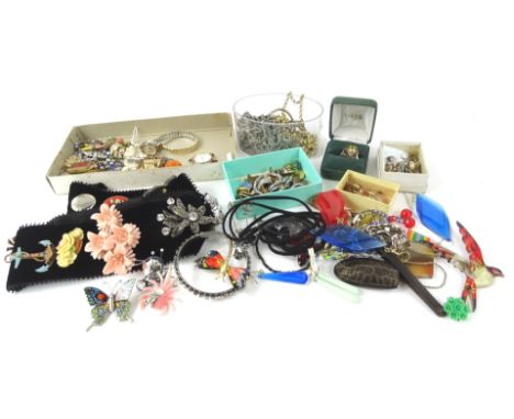 A quantity of vintage and other costume jewellery, to include enamel pendants, gold plated and agate set pendant, ladies wris