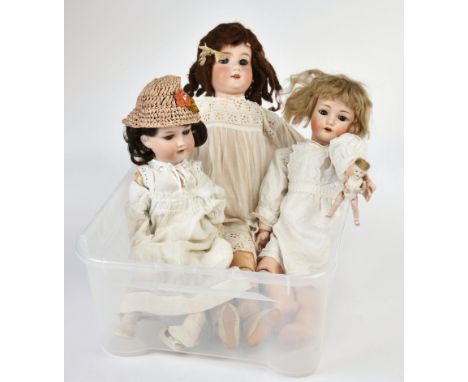 Armand Marseille u.a., 3 Puppen: 1 x 49 cm, Bisquitporzellankopf (gemarkt "Made in Germany Armand Marseille 390n A 4. M"), Ec