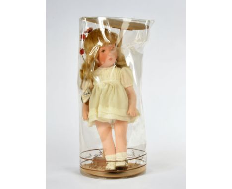 Käthe Kruse, Ilsebill (Puppe IX, gekleidet wie VIII von 1955), W.-Germany, 38 cm, mit Schild und Echthaarperücke, GemBw, in t