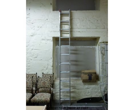 Aluminium extending ladder